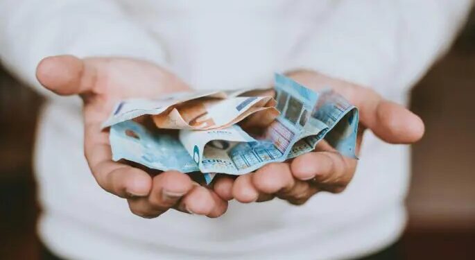 Ελάχιστο Εγγυημένο Εισόδημα: Πότε πληρώνεται και ποιους αφορά