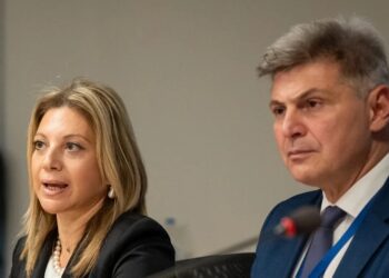 Φαραντούρης: Δεν παραδίδω την έδρα – Λογοδοτώ μόνο στους συμπολίτες μου