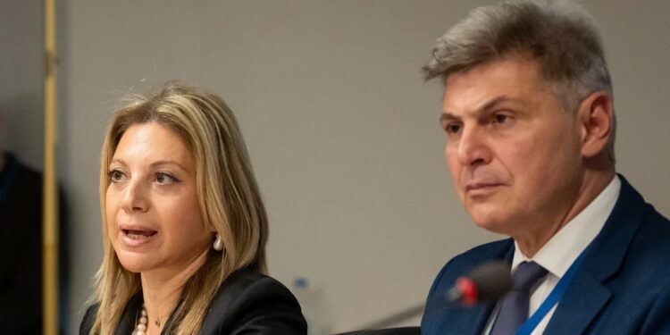 Φαραντούρης: Δεν παραδίδω την έδρα – Λογοδοτώ μόνο στους συμπολίτες μου