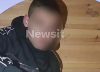 Σέρρες: Καρέ καρέ ο θανάσιμος ξυλοδαρμός του 17χρονου – Αιμορραγούσε από στόμα και μύτη και συνέχισε να τον κλωτσάει