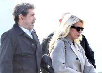 Ελένη Μενεγάκη – Γιάννης Λάτσιος: Μαζί στην κηδεία του Γιώργου Παπαδάκη