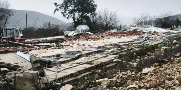 Ιωάννινα: Συγκλονιστικές εικόνες από το χτύπημα ανεμοστρόβιλου στο Καλπάκι – 40.000 κοτόπουλα νεκρά