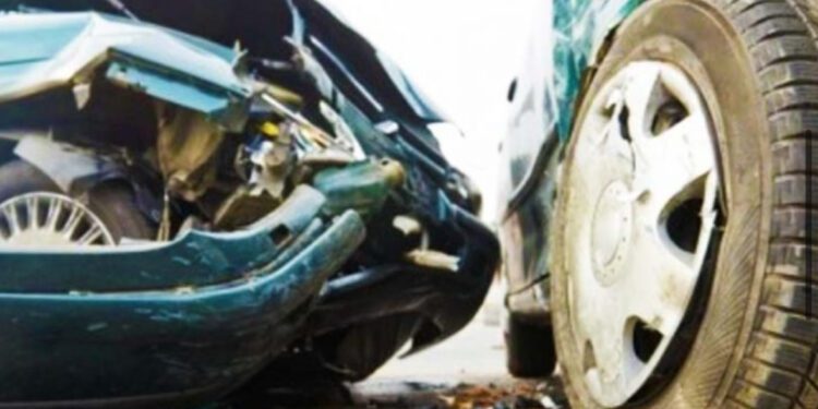 Αλμωπία: Σύγκρουση οχημάτων στον Εξαπλάτανο