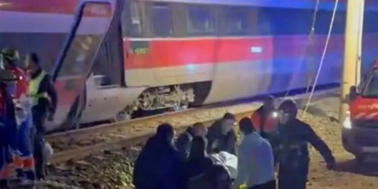 Σιδηροδρομική τραγωδία στην Ισπανία: Στους 39 οι νεκροί, δεκάδες οι τραυματίες – «Εξαιρετικά περίεργο» το δυστύχημα λέει ο υπουργός Μεταφορών