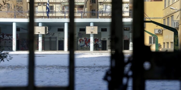 Κόκκινος συναγερμός για την κακοκαιρία: Κλειστά σχολεία