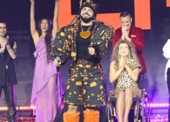 Akylas: Ποιος είναι ο εκκεντρικός τραγουδιστής από τις Σέρρες που θα πάει στη Eurovision φέτος, εκπροσωπώντας την Ελλάδα με το «Ferto»