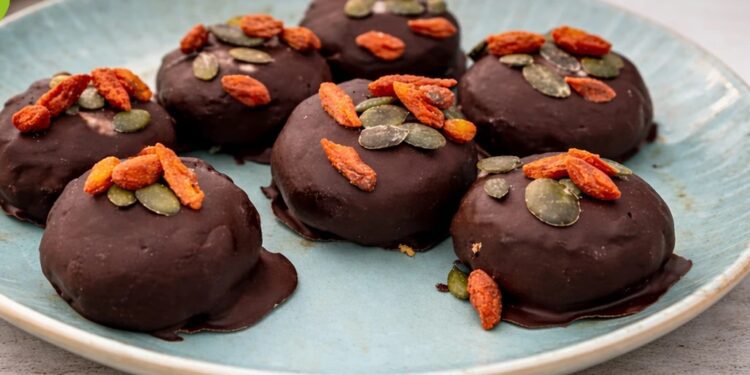 Μπισκότα χωρίς ψήσιμο με επικάλυψη σοκολάτας