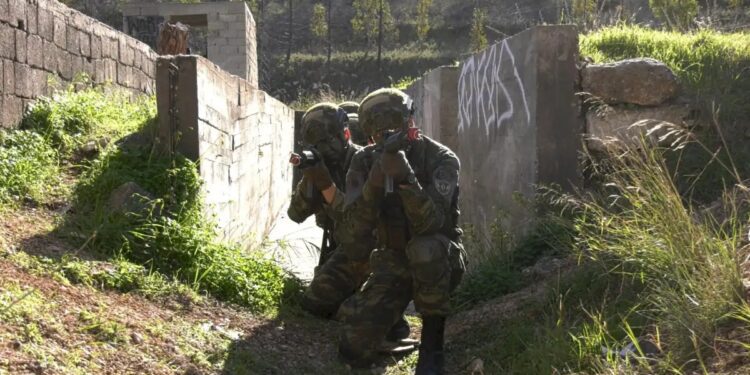 Στρατιωτική θητεία: Νέο μοντέλο από σήμερα – Αλλαγή στη βασική εκπαίδευση, αύξηση της μηνιαίας αποζημίωσης