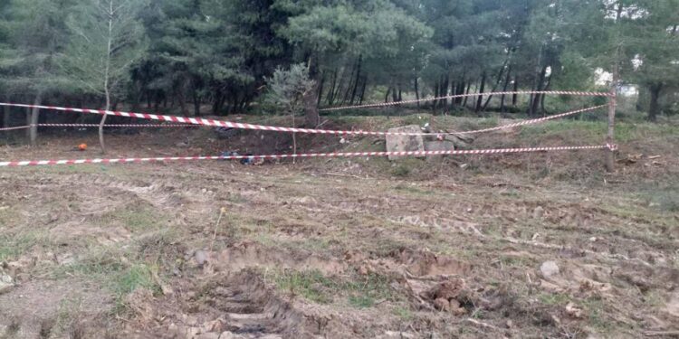 Για πάνω από ένα χρόνο είχε αφεθεί σε χωράφι στη Χαλκιδική η μουμιοποιημένη σορός που βρέθηκε μέσα σε μαύρη σακούλα