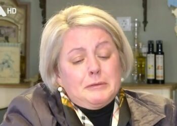 Τέμπη – Η μητέρα της Ιφιγένειας ξεσπά τρία χρόνια μετά το δυστύχημα: «Πήγε ευτυχισμένη μια εκδρομή με τον φίλο της και γύρισε στην κάσα»