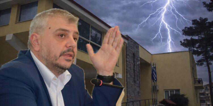 Σφοδρή επίθεση Παρούτογλου κατά Μπάτση: «Μνημείο ασυναρτησίας και κακοήθειας, εκτός νοηματικής και ψυχικής ισορροπίας»