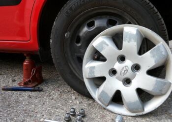 Γιαννιτσά: Κλέβουν τάσια, κεραίες και υαλοκαθαριστήρες