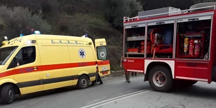 Τροχαίο στην Σκύδρα: Απεγκλωβισμός ενός άνδρα με τη συνδρομή της πυροσβεστικής υπηρεσίας