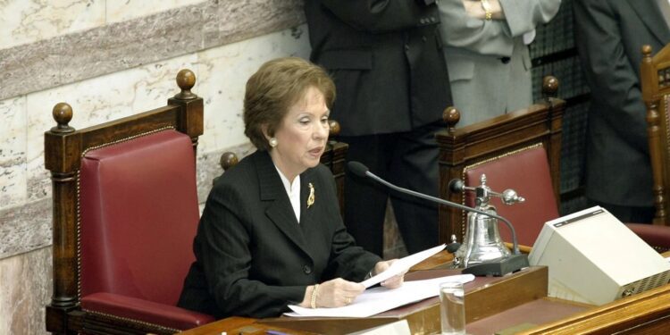 Πέθανε η Άννα Ψαρούδα-Μπενάκη σε ηλικία 92 ετών