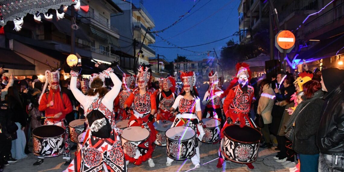 Αριδαία: Η καρδιά των Αποκριών χτύπησε δυνατά στο Καρατζοβίτικο Καρναβάλι