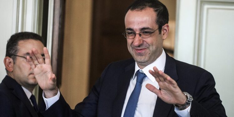 Ανδρουλάκης και Τσίπρας κατά Μητσοτάκη και Δημητριάδη για τις υποκλοπές