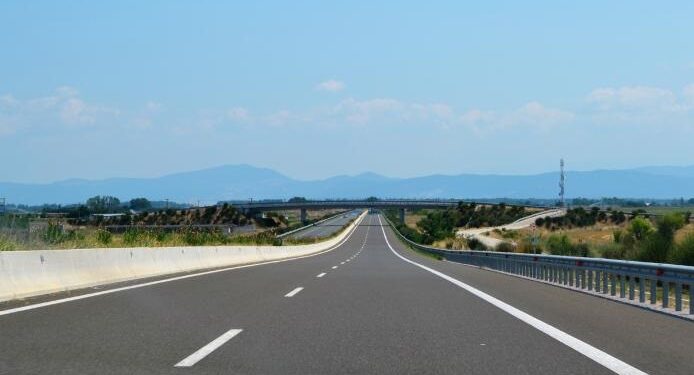 Πού βρίσκεται η μεγαλύτερη ευθεία στην Ελλάδα – Πόσα χιλιόμετρα είναι