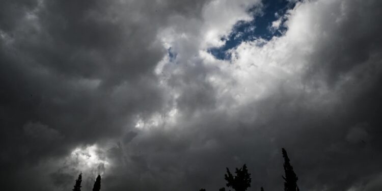 Για «σιβηρική εισβολή» με βροχές και χιόνια προειδοποιεί ο Τσατραφύλλιας – Πότε θα ξεκινήσει η κακοκαιρία