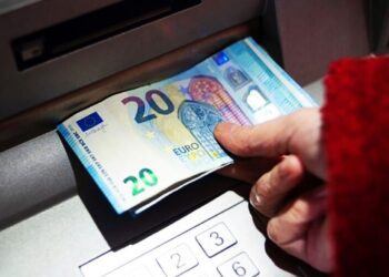 Δώρο Πάσχα 2026: Πότε θα μπουν στους λογαριασμούς τα χρήματα – Πώς να το υπολογίσετε