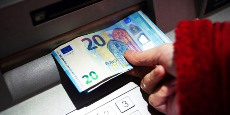 Δώρο Πάσχα 2026: Πότε θα μπουν στους λογαριασμούς τα χρήματα – Πώς να το υπολογίσετε