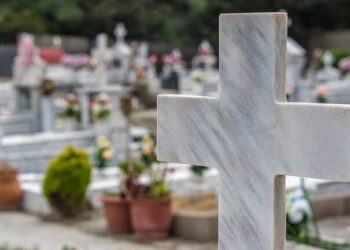 Εκταφές νεκρών προαναγγέλλει ο Πρόεδρος του Αρχαγγέλου Αλμωπίας: «Θα τους ξεθάψουμε και τα λείψανα θα μπούνε όλα μαζί σε μία τρύπα»