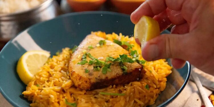 Συνταγή για λεμονάτο ρύζι με μπακαλιάρο