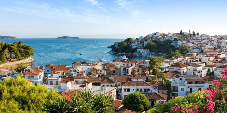 Η Σκιάθος, το πρώτο νησί στην Ελλάδα με οργανωμένη στρατηγική τουρισμού για άτομα στο φάσμα του αυτισμού