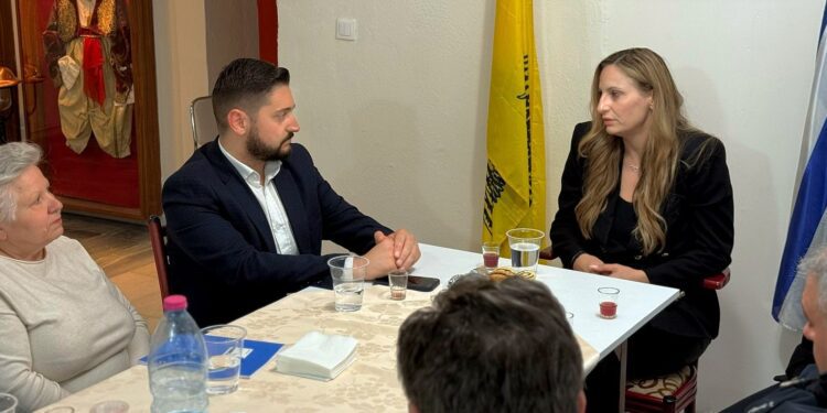 Επίσκεψη της Συντονίστριας του Γραφείου Πρωθυπουργού στην Ιστορική & Λαογραφική Εστία Αλμωπίας «Αλησμόνητες Πατρίδες»