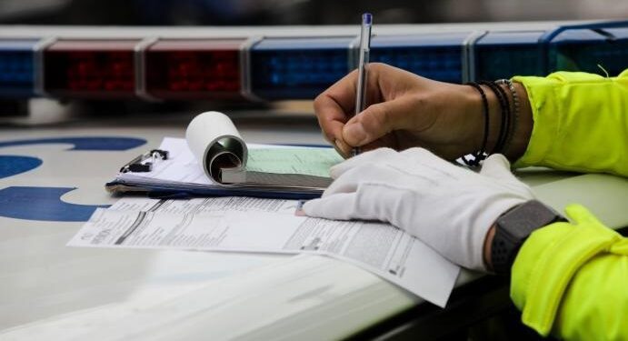 Σε ποιους δρόμους τρως πρόστιμο αν πας πάνω από 30 χλμ/ώρα – Τι προβλέπει ο νέος ΚΟΚ