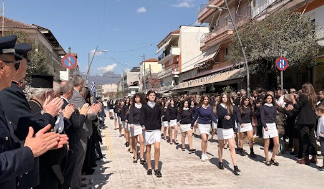 Πλήθος κόσμου στην παρέλαση της 25ης Μαρτίου στην Αριδαία