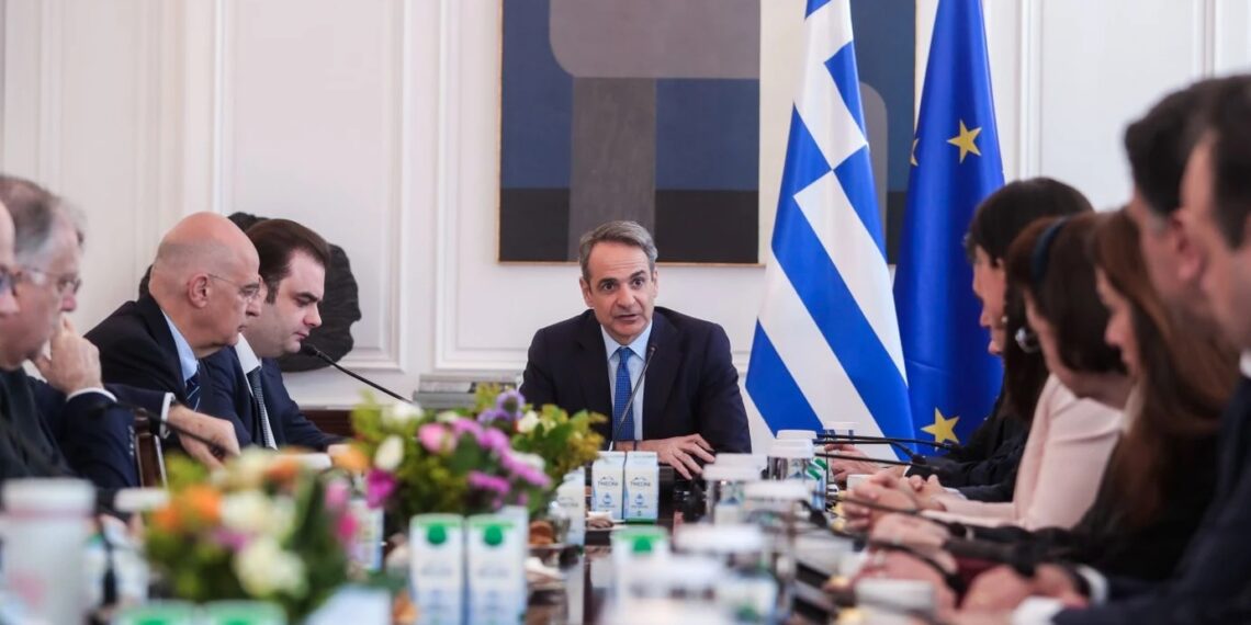 Στα 920 ευρώ ο κατώτατος μισθός – Μηνιαία αύξηση 40 ευρώ από πέρυσι, σχεδόν μισός μισθός ετησίως