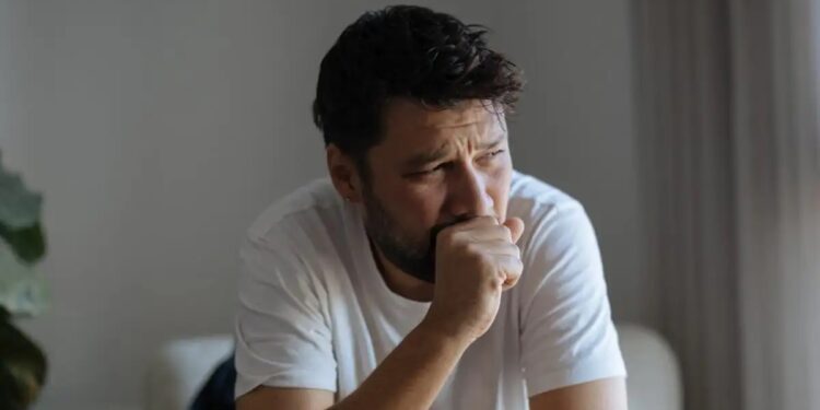 Ιώσεις: Αργεί η «άνοιξη» για τις λοιμώξεις του αναπνευστικού – Γιατί οι Έλληνες βήχουν ακόμη