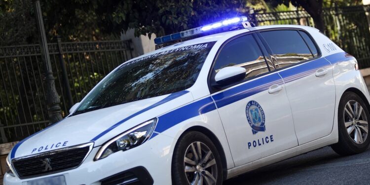 Θρίλερ με νεκρή γυναίκα στον Εύοσμο: Είχε ζώνη στο λαιμό και ήταν γυμνή από τη μέση και πάνω