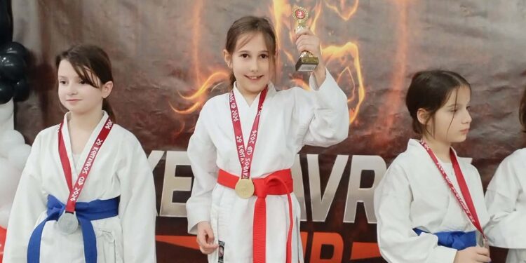 Πρώτη η Αλμωπία στο Κύπελλο Καράτε του Βόλου