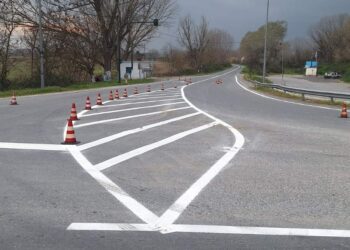 Διαγραμμίσεις επαρχιακών δημοτικών οδών από τον Δήμο Πέλλας για την ενίσχυση της οδικής ασφάλειας