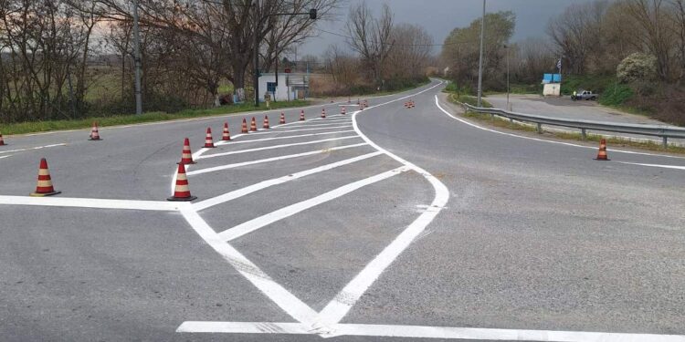 Διαγραμμίσεις επαρχιακών δημοτικών οδών από τον Δήμο Πέλλας για την ενίσχυση της οδικής ασφάλειας
