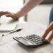 Πώς να ρυθμίσετε τις οφειλές σας σε 72 δόσεις – Δεύτερη ευκαιρία για χρέη σε ΑΑΔΕ και ΕΦΚΑ