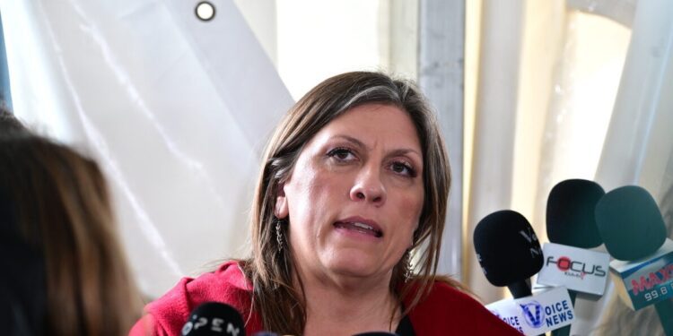 Δικογραφία σε βάρος της Κωνσταντοπούλου επειδή βιντεοσκοπούσε αστυνομικούς στο δικαστήριο