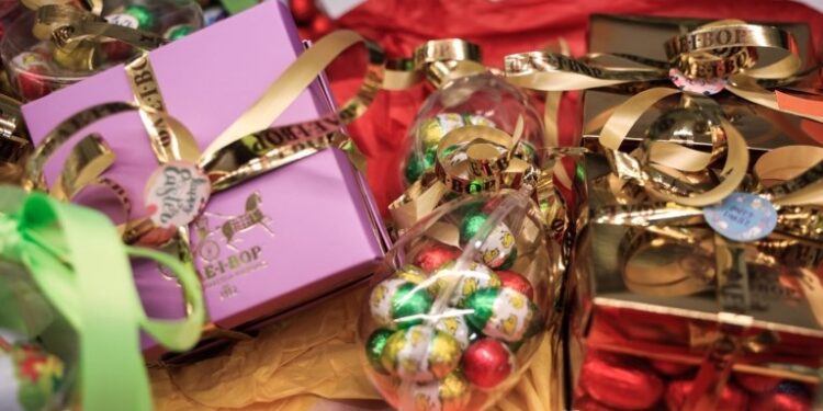 «Τσουχτερό» φέτος το πασχαλινό τραπέζι: Πού θα κυμανθούν οι τιμές σε αρνί, αυγά, τσουρέκια