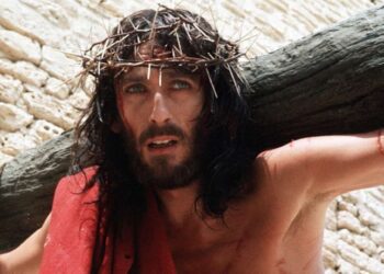 Τηλεόραση: Τι θα δούμε στα κανάλια την Μ. Εβδομάδα και το Πάσχα – Ιστορικές ταινίες, Θεία Λειτουργία και ψυχαγωγικά προγράμματα