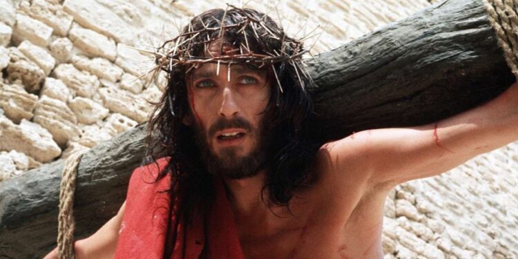 Τηλεόραση: Τι θα δούμε στα κανάλια την Μ. Εβδομάδα και το Πάσχα – Ιστορικές ταινίες, Θεία Λειτουργία και ψυχαγωγικά προγράμματα