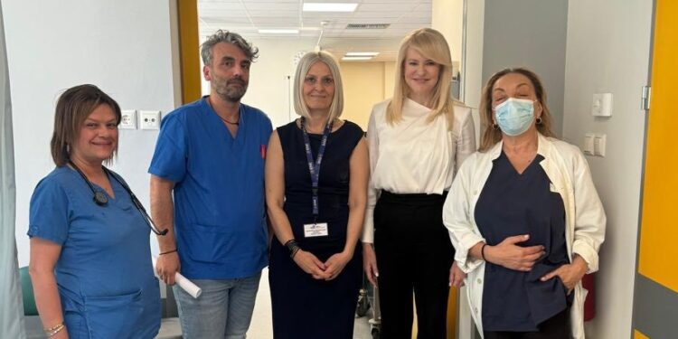 Επίσκεψη της Θεοδώρας Τζάκρη στο Νοσοκομείο Έδεσσας