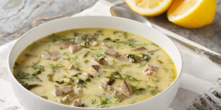 Συνταγή για παραδοσιακή μαγειρίτσα για το βράδυ της Ανάστασης