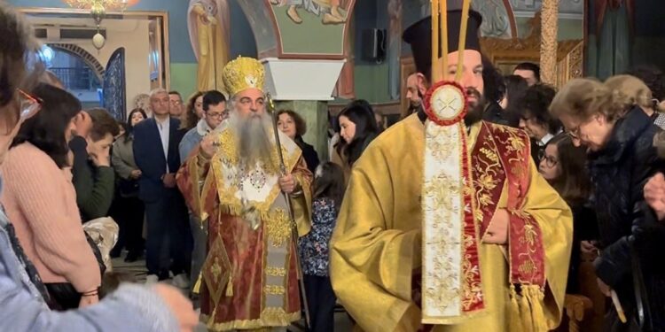 Αριδαία: Πλήθος πιστών στην ακολουθία του Επιταφίου