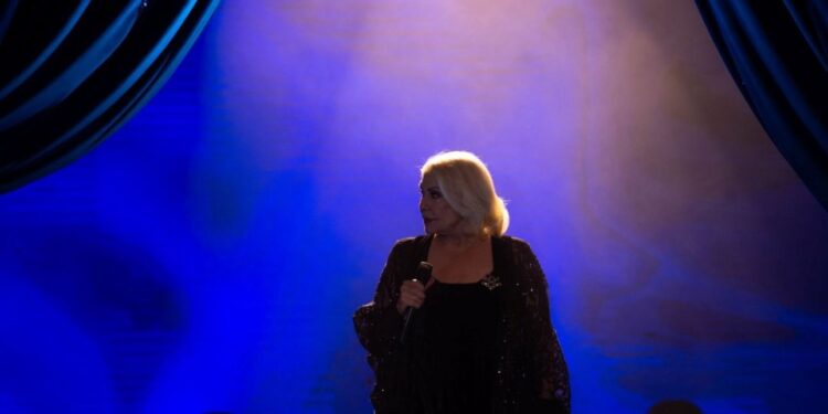 Τι θα δούμε στην τηλεόραση το βράδυ της Ανάστασης και την Κυριακή του Πάσχα – Ταινίες και μουσικά προγράμματα