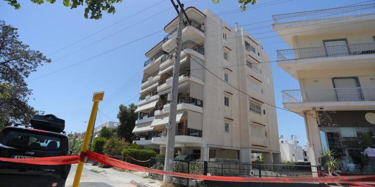 «Για τη Μελίνα»: Η επιθυμία των γονιών της 17χρονης που έχασε τη ζωή της στην Ηλιούπολη – Θρήνος και για το δεύτερο νεκρό κορίτσι