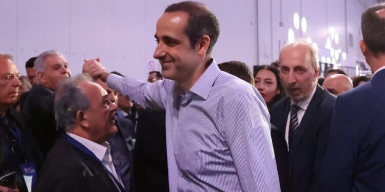 «Τι δουλειά έχει ο κοριός εδώ;» – Η ρετσινιά για τον Γρηγόρη Δημητριάδη δεν σβήνει με 300 ταϊσμένους κλακαδόρους