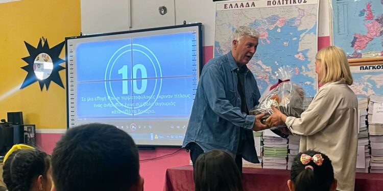 Δράση του FIFA Football for Schools στο Λουτράκι Αλμωπίας με προσκεκλημένο τον Αντώνη Μήνου