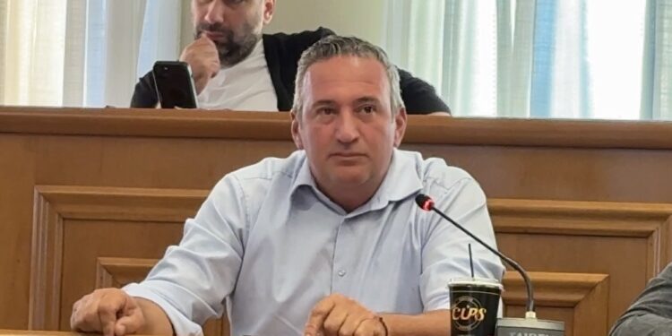 «Πάμε κουβά!»: Σφοδρή κριτική του Χρ. Μπάτση στη Δημοτική Αρχή Αλμωπίας