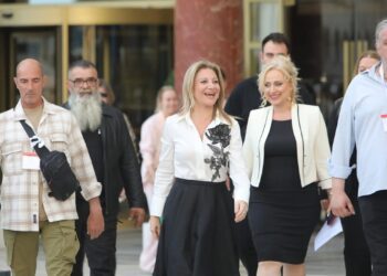 Μαρία Καρυστιανού: «Ελπίδα για τη Δημοκρατία» το όνομα του κόμματος – Δείτε LIVE την παρουσίαση